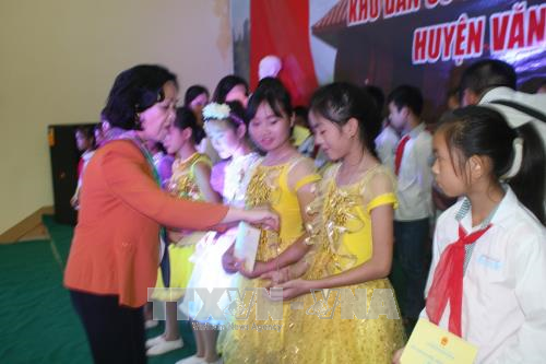 Trưởng ban Dân vận Trung ương dự Ngày hội Đại đoàn kết toàn dân tộc tại Lạng Sơn ảnh 2